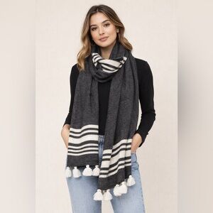 NWT Michael Stars Black & Ivory Herringbone Scarf with Tassels – 30” x 80”